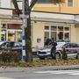 Montagfrüh wurde das Geschäft von Polizeibeamten durchsucht