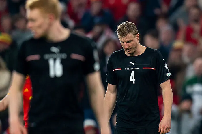 Martin Hinteregger: 2 Wirkte langsam und behäbig. Er konnte seine Stärke im Spielaufbau auch nicht zeigen. Spielte viele Fehlpässe und war auch in den Zweikämpfen nicht so präsent wie in der Vergangenheit.