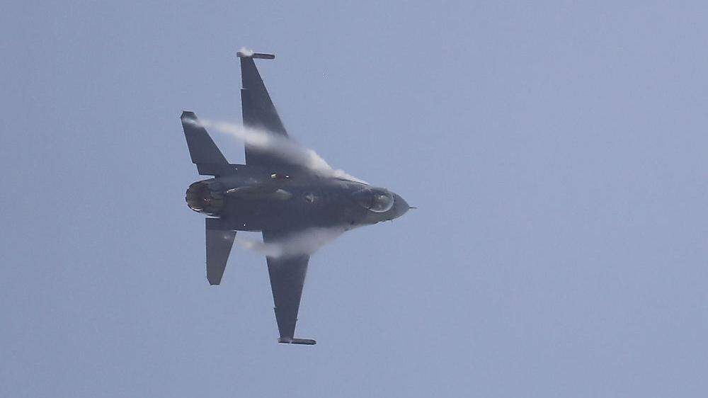 Ein F-16-Kampfjet, wie ihn auch die türkische Luftwaffe fliegt