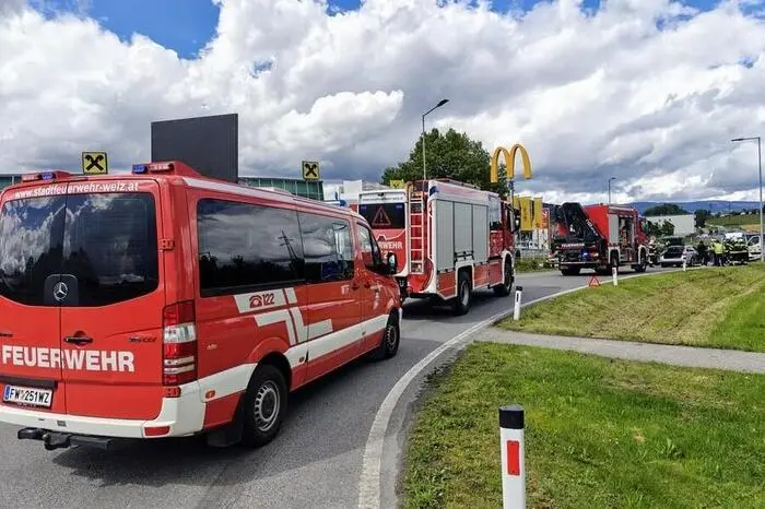 Die Feuerwehr war mit 14 Mitgliedern im Einsatz. Nach einer halben Stunde konnte der Einsatz beendet werden.