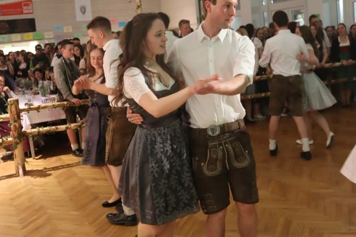 Die Tanzgruppe der LJ St. Margarethen sorgte mit ihrem Auftanz für die Eröffnung der Tanzfläche Beim Reichenfelser Ostertanz.