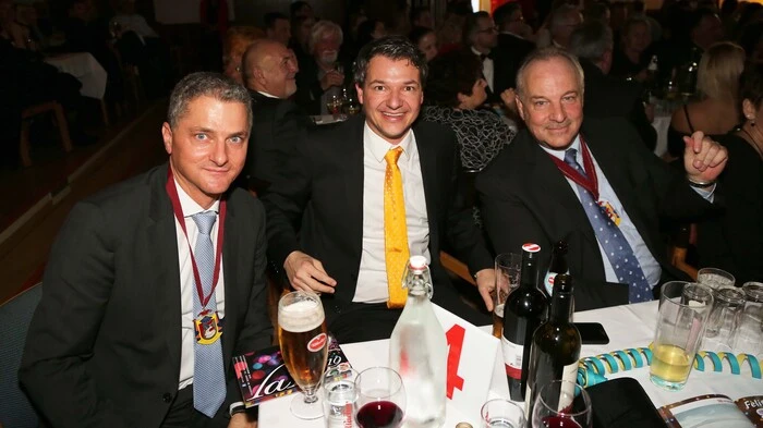 Faschingssitzung der Faschingsgilde St. Jakob im Rosental, Bezirkshauptmann Bernd Riepan, Stadtrat Peter Weidinger, Franz Richau