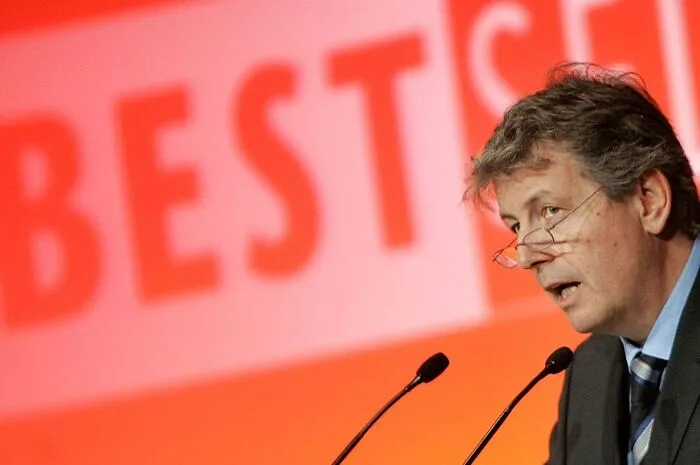 ... von 1994 bis 1998 war Gerhard Zeiler ORF-Generalintendant. Auf seine Amtszeit geht der 24-Stunden-Sendebetrieb zurück, zudem sorgte der spätere RTL-Geschäftsführer für mehr Kommerzialisierung im Programm ...