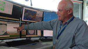 Meteorologe Peter Parson in der Wetterwarte des Fliegerhorstes Zeltweg