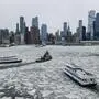 New York | Der teilweise gefrorene Hudson River erinnert derzeit eher an einen dystopischen Kinofilm