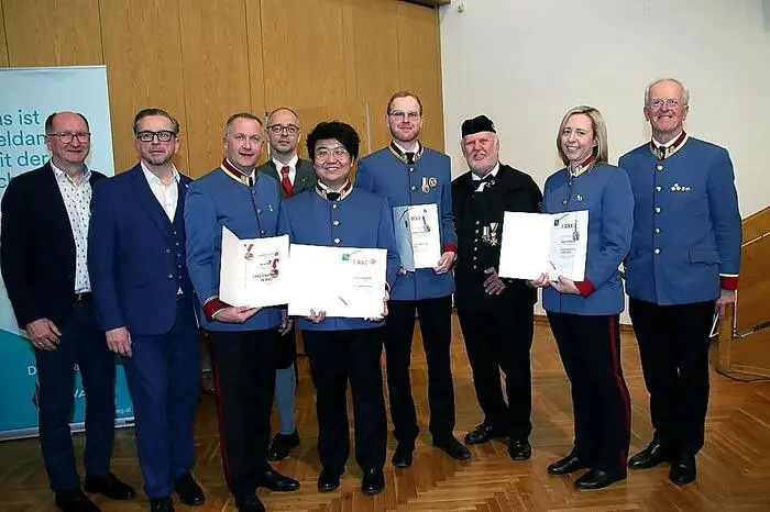 Im Zuge des Neujahrskonzertes wurden Obmann-Stellvertreter Harald Krahser vom Bundesverband, sowie Suyoung Ham, Sabine Kressl und Thomas Fandl vom Landesverband für ihre herausragenden Verdienste um die Blasmusik und den Musikverein Gestüt Piber geehrt.