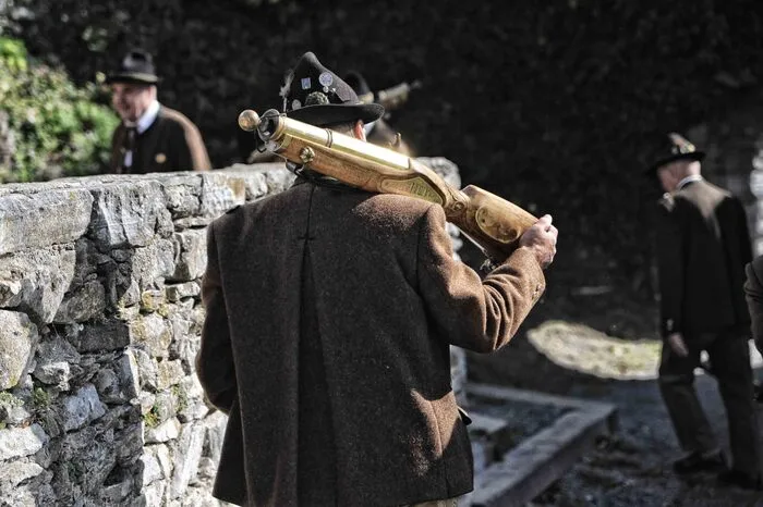 Doch dann kamen die Schützen....stimmungsvolle Bilder vom Aufmarsch der Salzburger