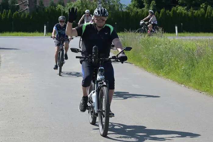 Mit der Anmeldung bekamen die rund 60 Radsportler auch ein Los, mit dem sie an einer Verlosung teilnahmen.