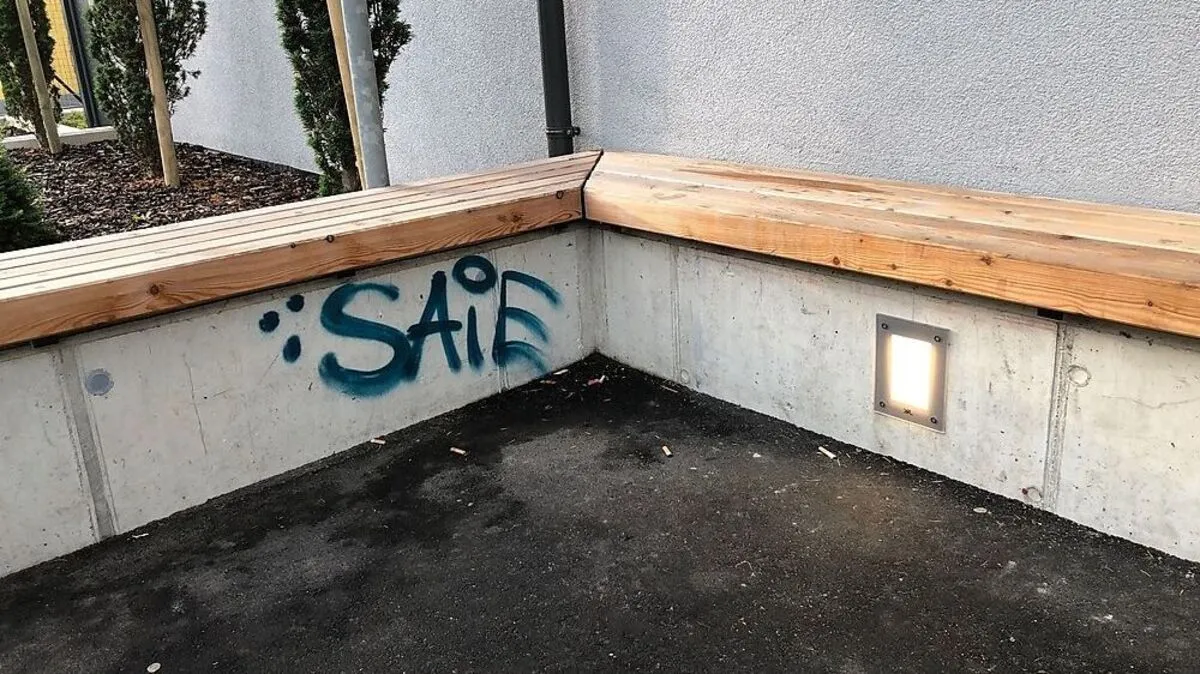 Dieser rätselhafte Schriftzug ist an 59 Tatorten in Feldbach zu sehen.