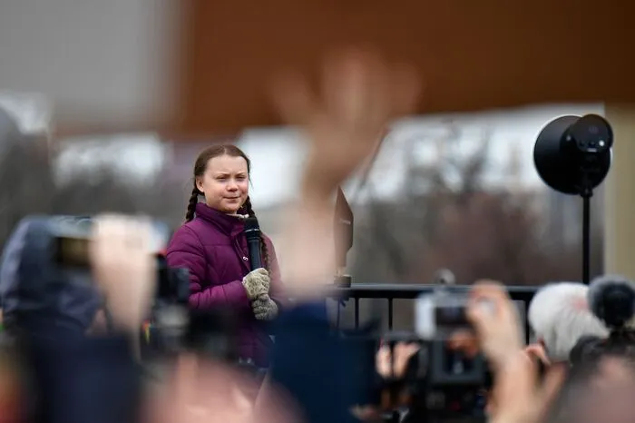 Dort sprach die 16-jährige schwedische Klimaaktivistin Greta Thunberg zu Mittag zu den Demonstranten der Bewegung "FridaysForFuture".