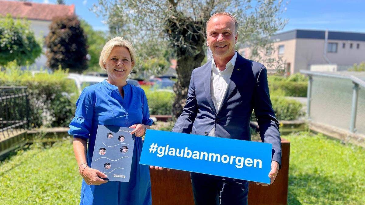 Generalsekretärin der Steiermärkischen Sparkasse Evelyn Bauer mit dem Leiter der Region Süd- und Weststeiermark Wolfgang Schrei (v.l.)