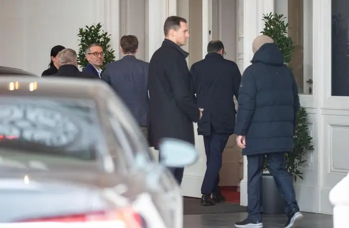 ABD0225_20250206 - WIEN - ÖSTERREICH: FPÖ-Chef Herbert Kickl am Donnerstag, 06. Februar 2025, bei seiner Ankunft in der Präsidentschaftskanzlei der Wiener Hofburg. FPÖ-Chef Herbert Kickl trifft Bundespräsident Alexander Van der Bellen zu einem Gespräch. - FOTO: APA/GEORG HOCHMUTH