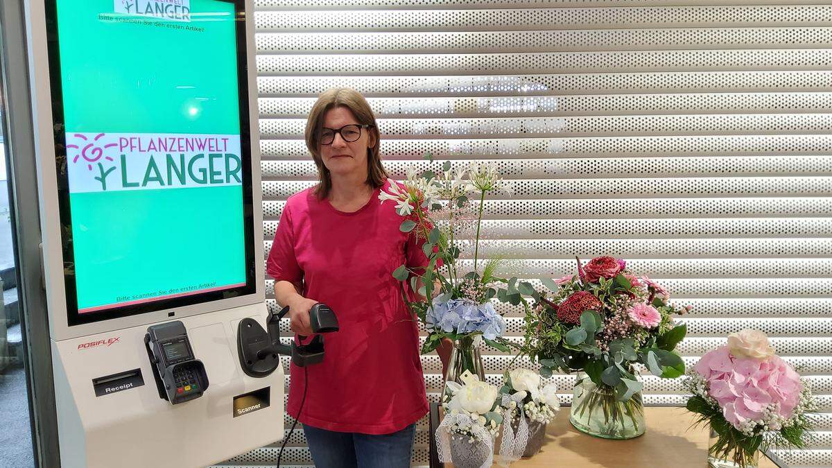 Birgit Langer richtet in ihrer Blumenhandlung einen eigenen Abhol SB Bereich ein