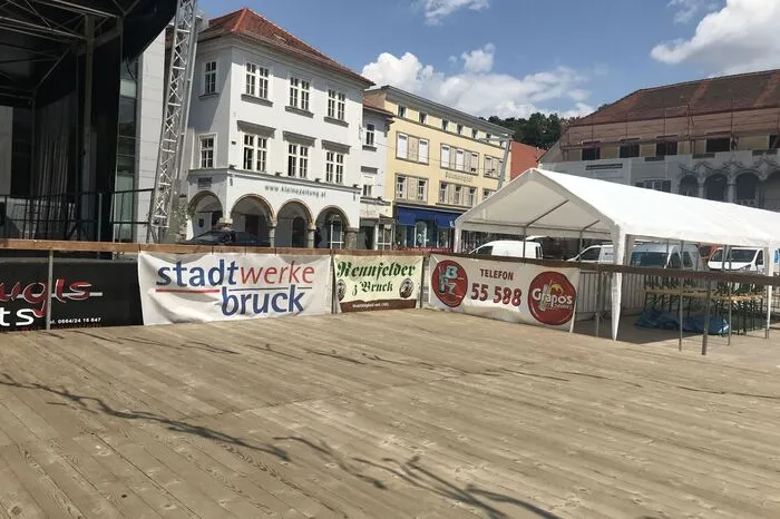 Für den Rennfelder Kirtag am 6. Juli wird schon alles aufgebaut.