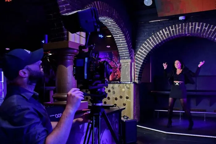 Sie präsentierte ihren von Kevin Sundl und Dominik Hemmer geschriebenen Titel „Wieder einmal im besten Club der Stadt“, zu diesem nun auch ein Video von USP Media produziert wird.