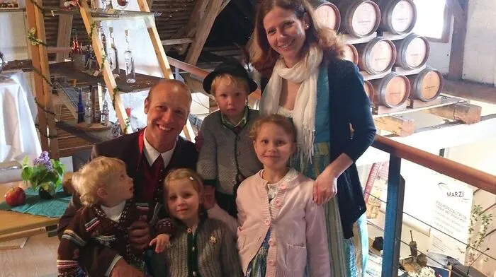 Die Familie Thonhauser in ihrem Betrieb in St. Paul