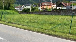 Der Zaun an der Münzenbergstraße in Leoben wurde von Fahrzeugen bereits mehrfach beschädigt