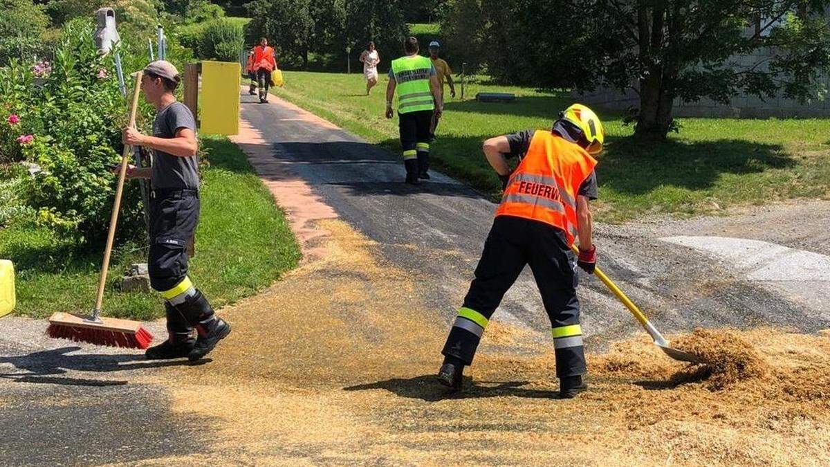 Rund 70 Kilogramm Ölbindemittel wurden verbraucht