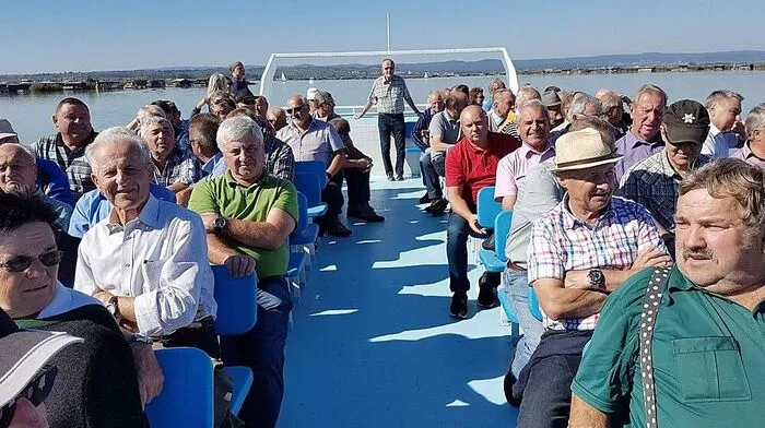 Die Feuerwehrsenioren aus St. Ruprecht/Raab auf dem Schiff am Neusiedlersee