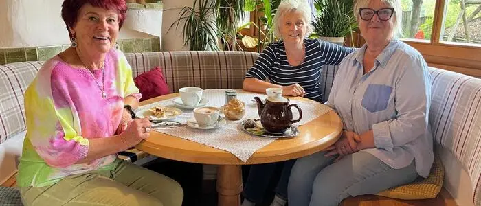 Selbst in der offiziellen Pension war Heidi Koller (r.) noch jeden Tag gern im Lokal bei ihren Gästen