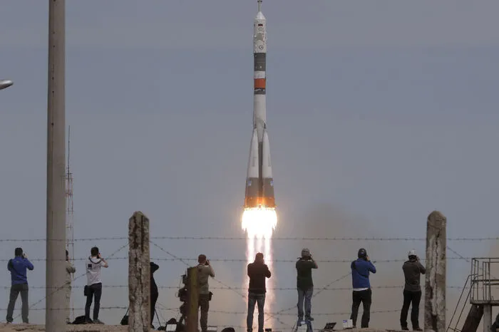 Nach der Trennung von der dritten Antriebsstufe nahm das Raumschiff Sojus MS-04 Kurs auf den Außenposten der Menschheit rund 400 Kilometer über der Erde.