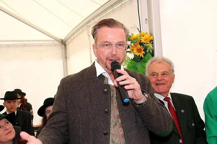 Unter den zahlreichen Gästen waren auch Bürgermeister Helmut Linhart (Foto) und Bezirks-Bauernbund-Obmann Markus Kollmann.