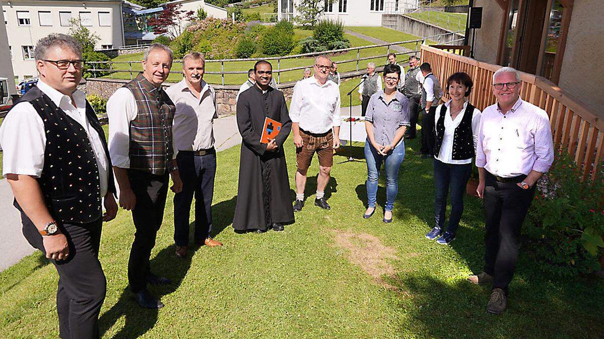 Manfred Dullnig, Ferdinand Hueter, Gottfried Mandler, Pfarrer Mario Polimetla,  Johann Ackerer, Martina Lanzer, Monika Oberlojer und Alfred Tiefnig