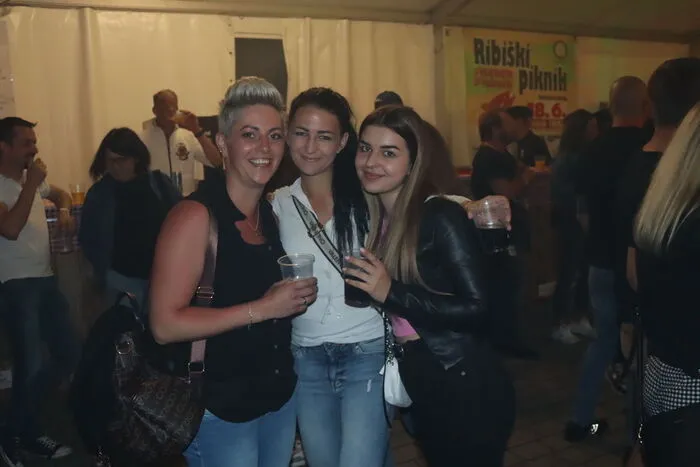 Klicken Sie sich durch die Bilder gut gelaunter Gäste des Rückersdorfer Pfingstfestes!
