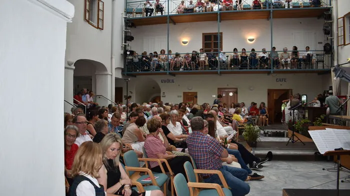 Der Amthof war bis nach ganz oben gefüllt.