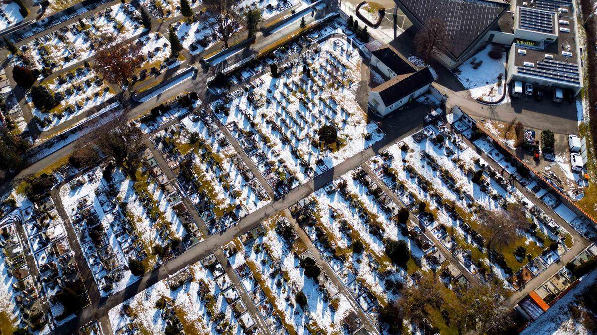 Der St. Veiter Friedhof von oben. Er ist rund vier Hektar groß