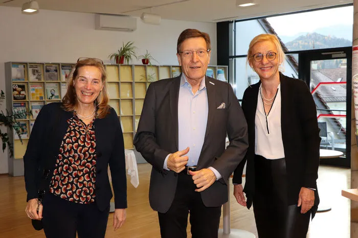 Otger Autrata und Bringfriede Scheu stellen Grundlagen sozialer Widerspiegelung dar und stellen den essentiellen Zusammenhang von sozialer Widerspiegelung und subjektiver Lebensqualität her.