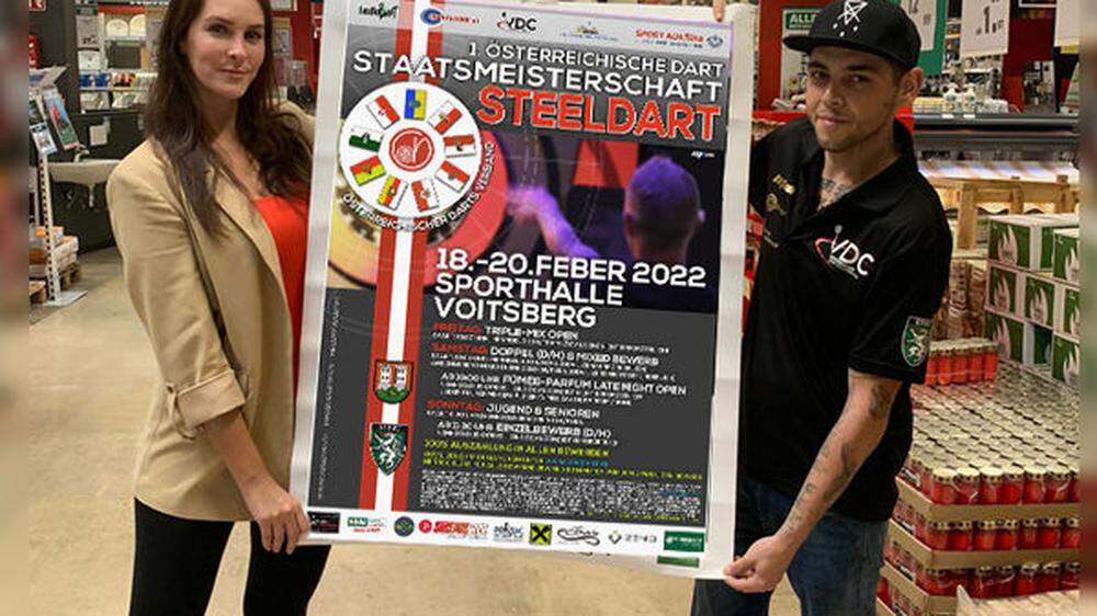 Sponsorin Isabella Vogl und Philipp Perstaller (Obmann der Voitsberger Dart Cooperation) freuen sich auf die Veranstaltung