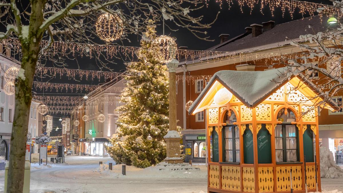 Die Innenstadt von Lienz bleibt in der Weihnachtszeit hell erleuchtet 