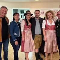 Besucher genossen das Essen und die Musik bei der Weißwurstparty im Grabher-Haus