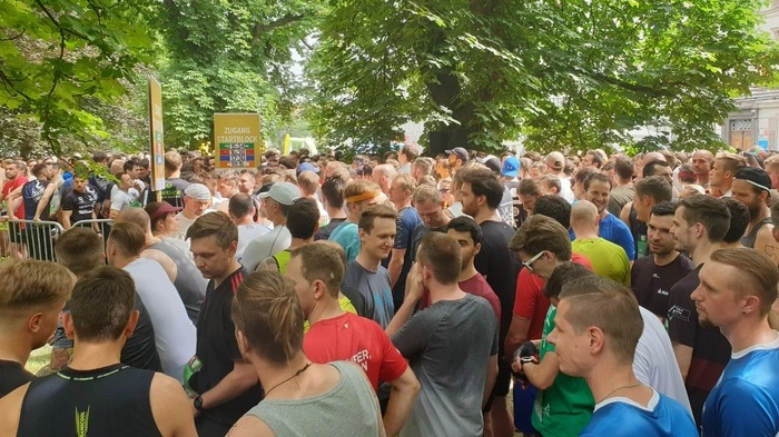 Kurz vor dem Start, bei drückender Schwüle, wurde noch ...