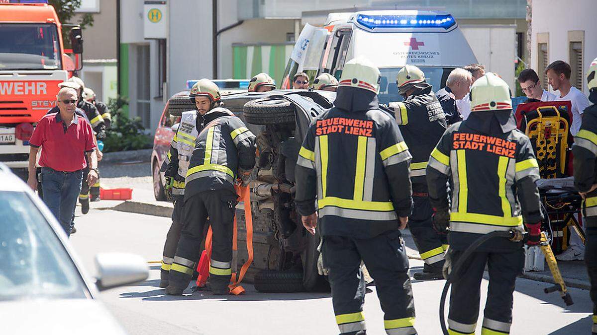 Spektakuläre Szene nach Unfall in der Schlossgasse 