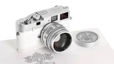 Die Leica von Papst Franziskus wurde versteigert