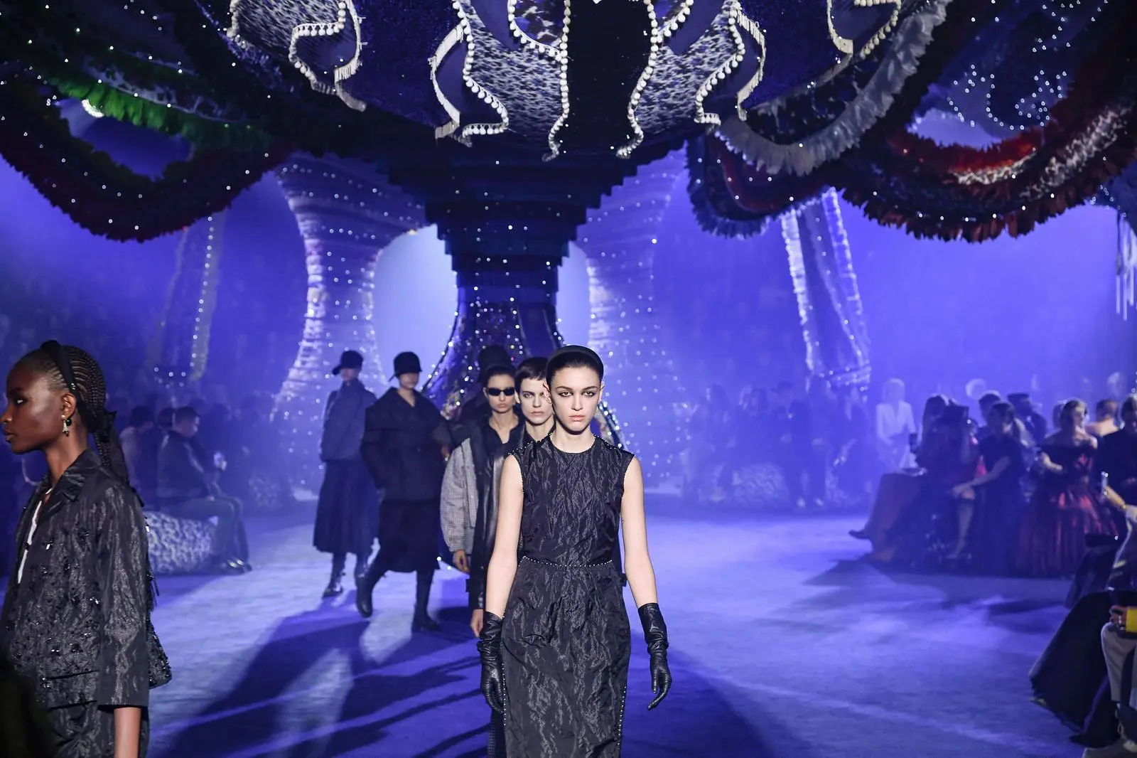 Bei der Dior-Show waren nicht nur die Looks ein Genuss für das Auge, auch die Kulisse beeindruckte