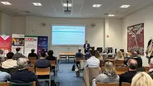 Impulsvorträge und Live-Demonstrationen vermittelten Wissen zu KI-Anwendungen