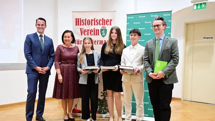 BG/BRG Judenburg: LR Stefan Hermann, Bildungsdirektorin Elisabeth Meixner, Lena Kogler, Sophie Geyer, Maximilian Eiwegger, Raphael Grasser (Geschichtelehrer)