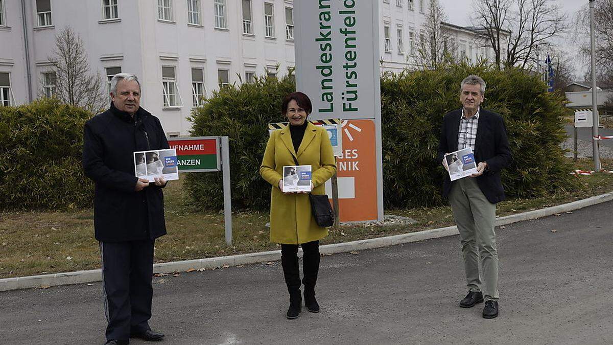 Werner Gutzwar, Renate Schuch und Herbert Spirk vor dem LKH Fürstenfeld