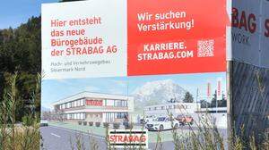 Die große Ankündigungstafel der Strabag in Trautenfels in der Gemeinde Stainach-Pürgg