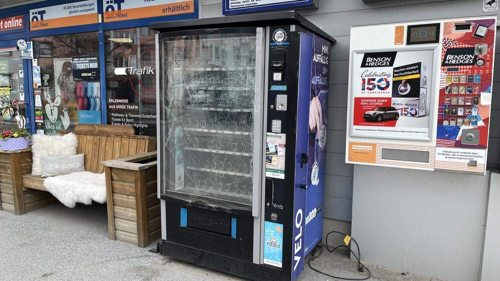 Unbekannte Täter haben versucht, in den Automaten vor der Tabaktrafik Kürzl in Voitsberg einzubrechen