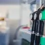 Laut Johannes Mayer, Chef-Volkswirt der E-Control, sind die Zapfsäulen-Preise für Diesel im Gesamtschnitt um 10,5 Cent und für Superbenzin um 18 Cent gesunken