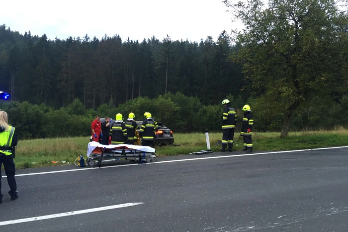 Auf der B70 prallten zwei Autos frontal zusammen.