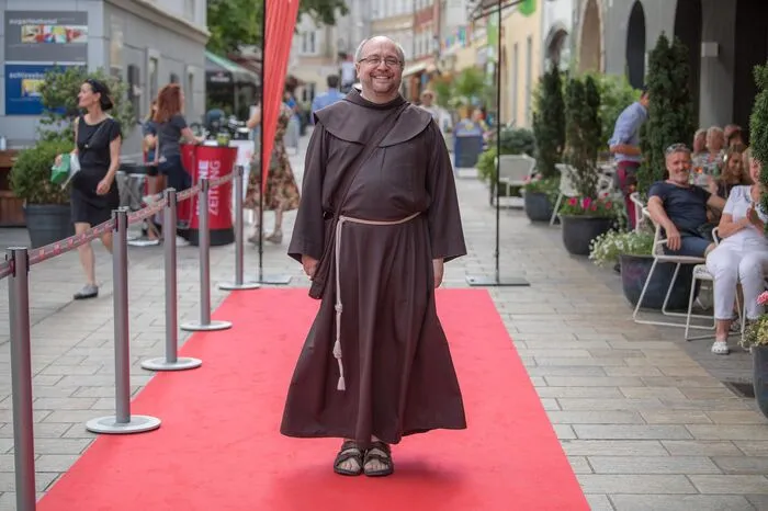 Diese Robe wurde außer Konkurrenz präsentiert