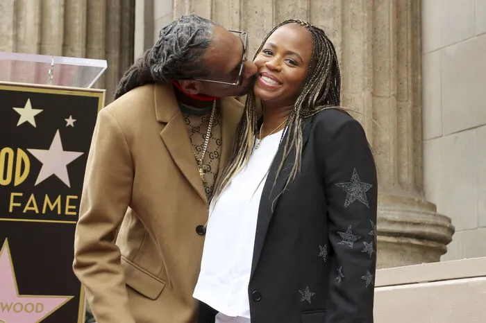 Ein Küsschen für seine Frau Shante Broadus.