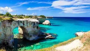 Der als Liebesbogen bekannte „Faraglioni di Sant‘ Andrea“ ist eingestürzt