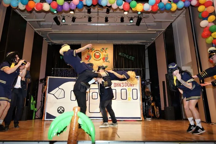 Dazu gehörten etwa Auftritte des Männerballetts ...