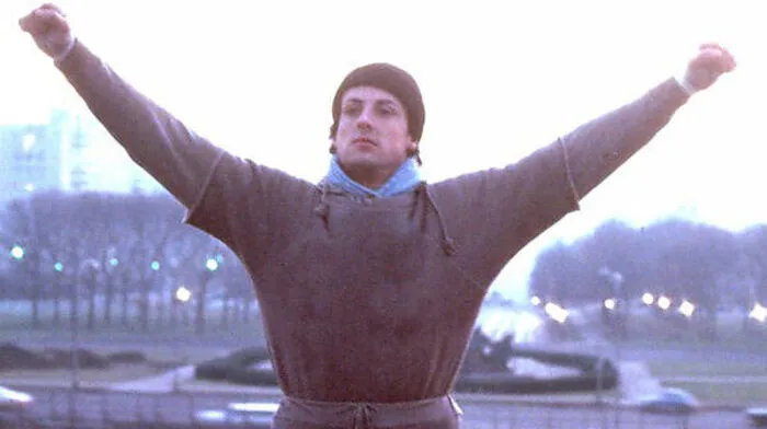 Teil 1 des Boxerdramas "Rocky" ebnete Sylvester Stallone 1976 die Karriere in Hollywood. Der Film wurde für zehn Oscars nominiert und in den Kategorien Film, Drehbuch (von Stallone) und Schnitt ausgezeichnet.